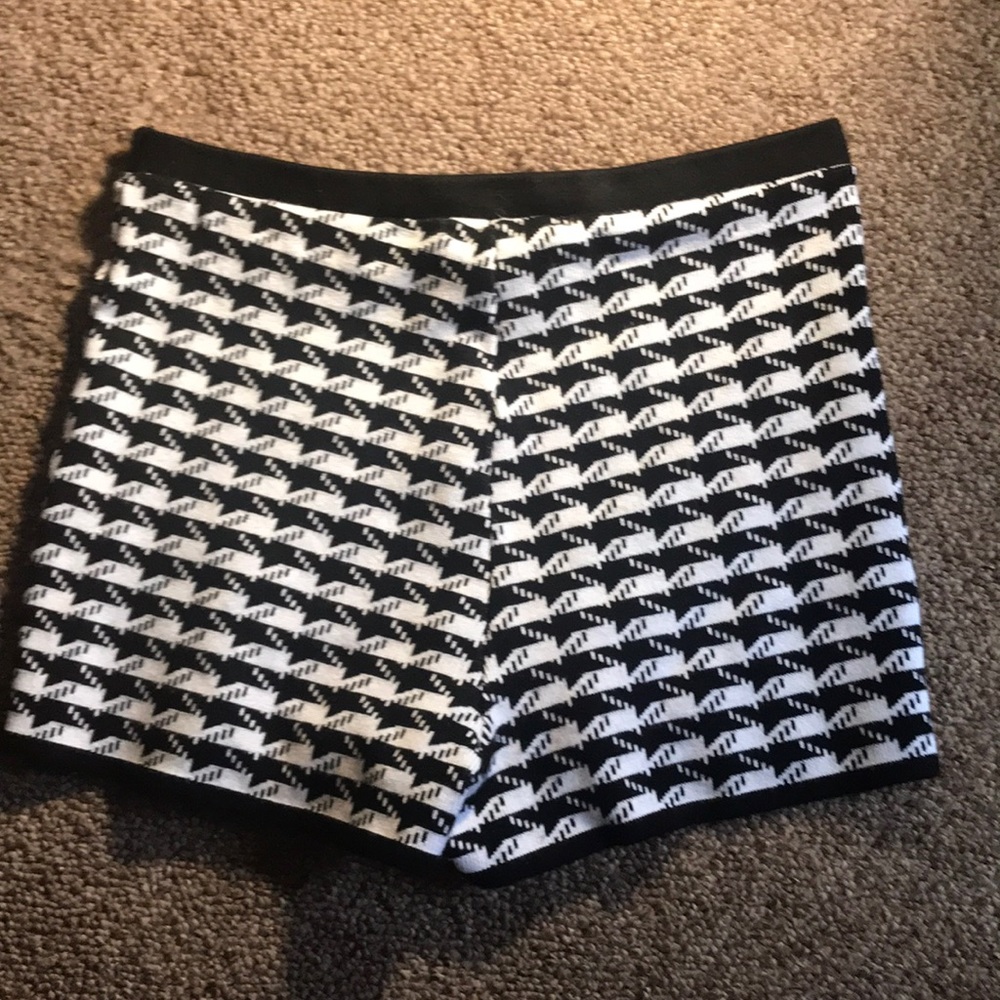 Shorts - Picture 3 of 4